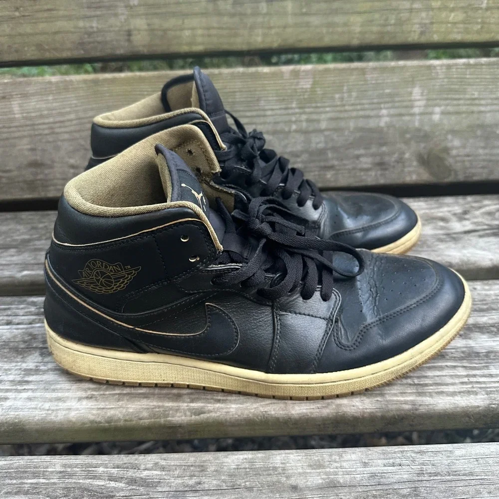 Nike Air Jordan 1 Mid Black Metallic Gold Leather Sneakers Mens Sz 11 554724-042